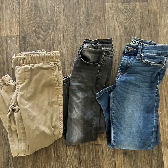 Lot Of Three Boy’s Jeans & Khaki Pants, Size 5/6 (XS) - Picture 2 of 7